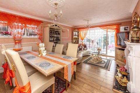 5 Bratch Common Road, Wombourne, Wolverhampton, WV5 8DG