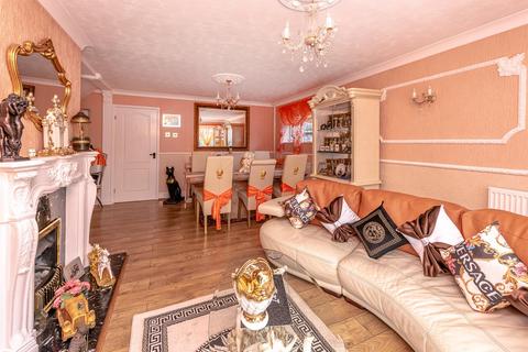 5 Bratch Common Road, Wombourne, Wolverhampton, WV5 8DG