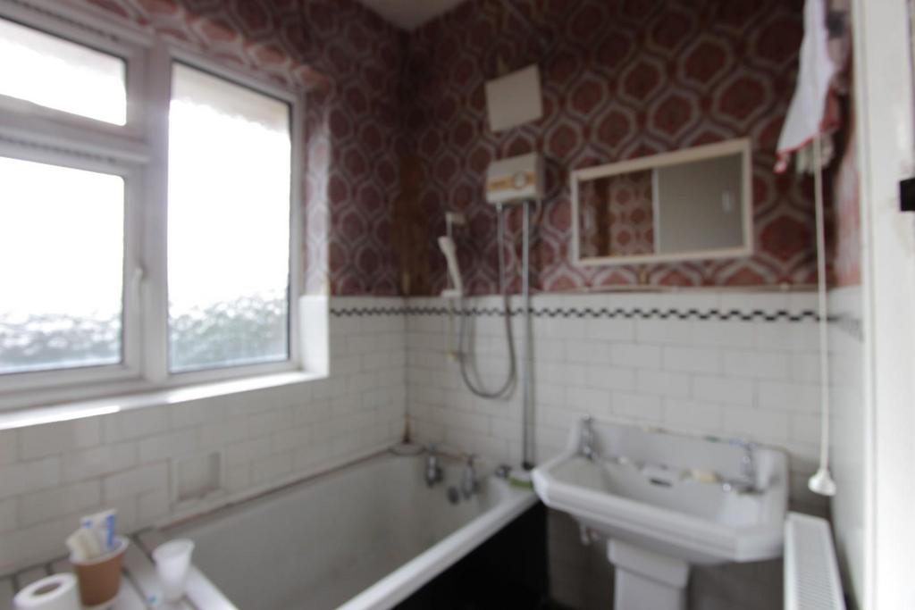 6. Bathroom 1 .JPG