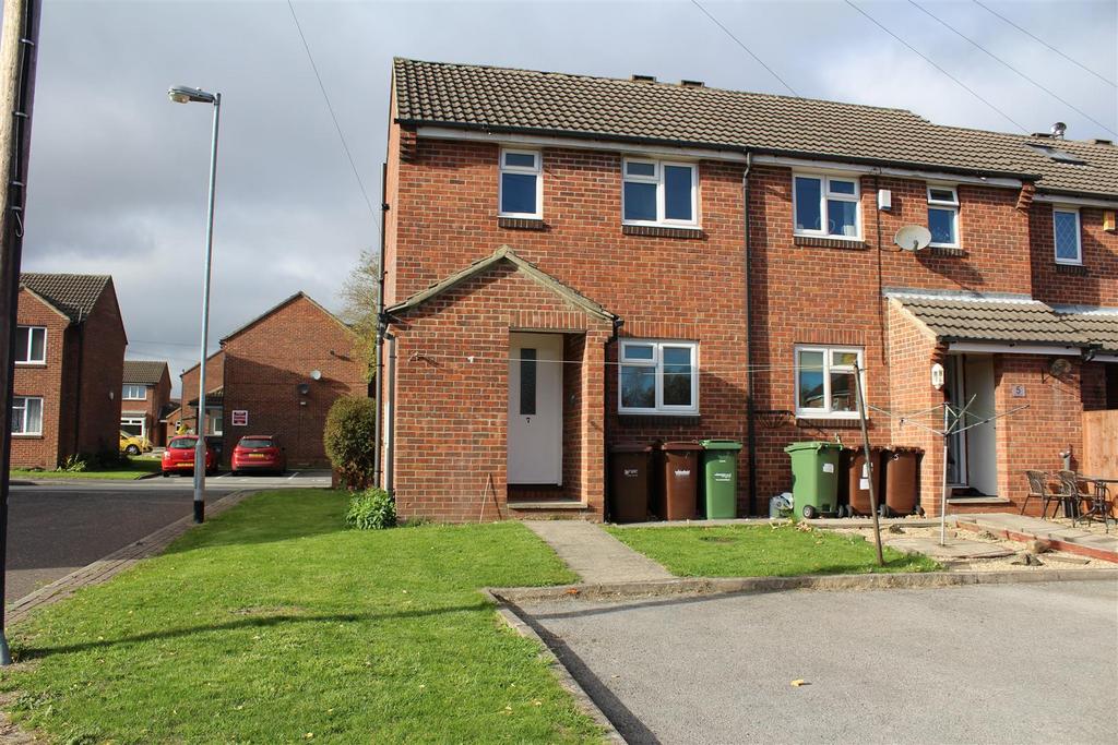 Millfields, Ossett 2 bed semidetached house £800 pcm (£185 pw)