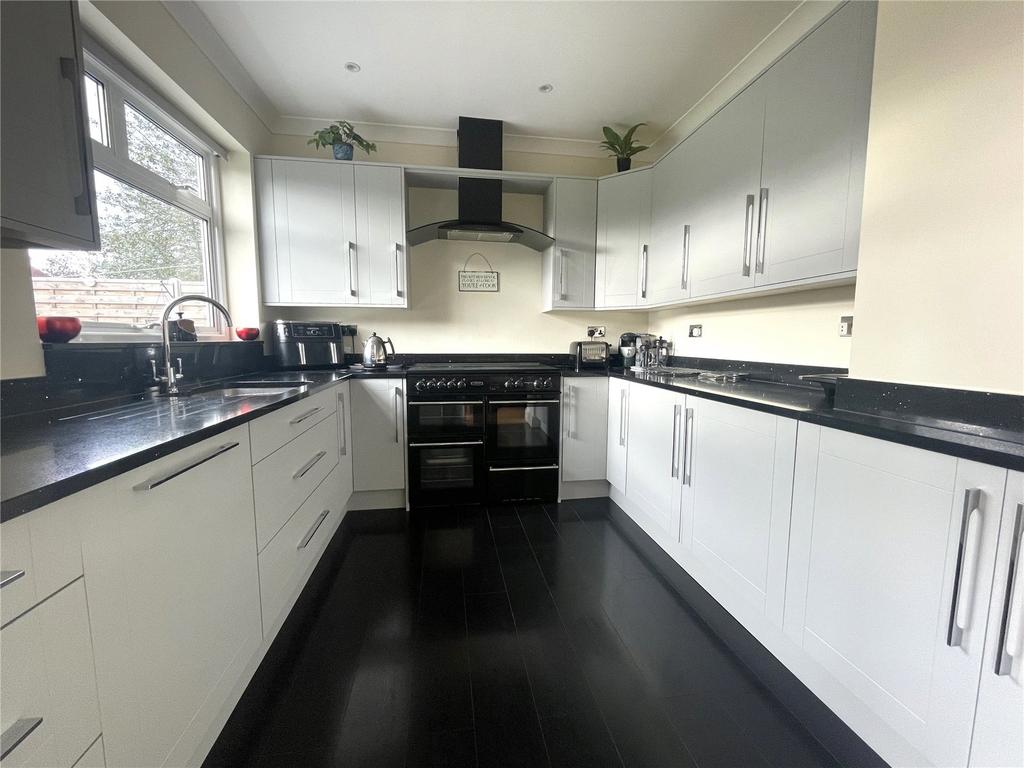 Falconwood Avenue, Welling, Kent, DA16 5 bed semidetached house for sale £625,000