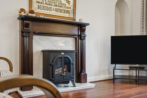 120 Hillview Drive, Clarkston, Glasgow, G76 7LB