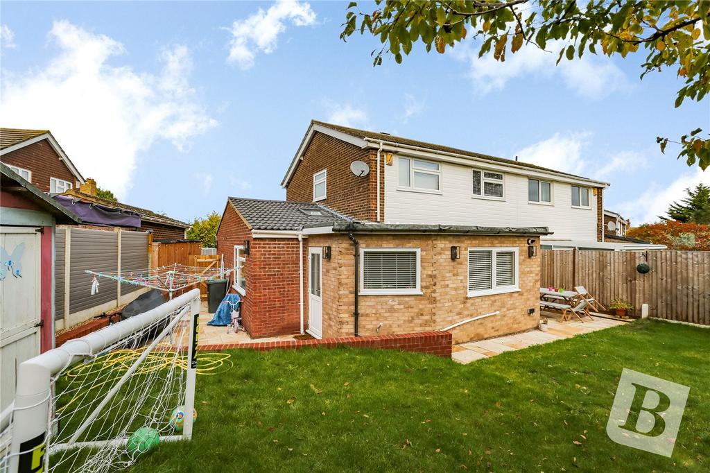 Sunning Hill, Northfleet, Gravesend... 4 bed semidetached house for