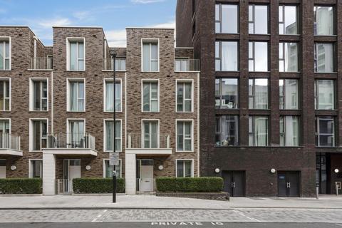 19 Admiralty Avenue, London, E16 2PL