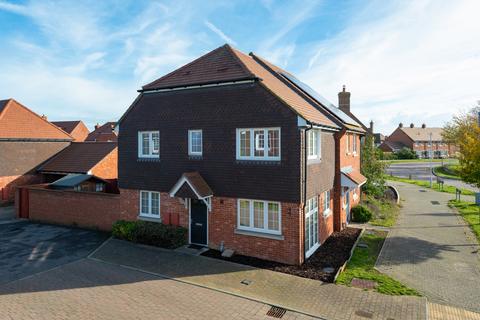 2 bedroom semi-detached house to rent, Cormorant Place, Ashford