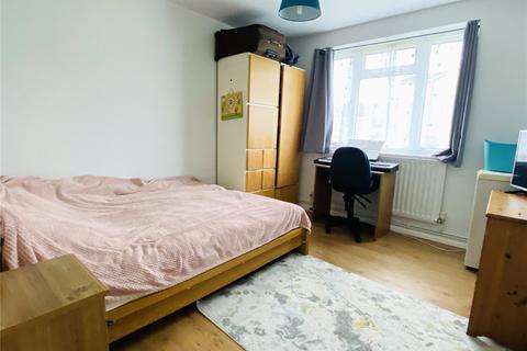 3 Iona Close, London, SE6 4YL