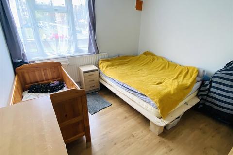 3 Iona Close, London, SE6 4YL