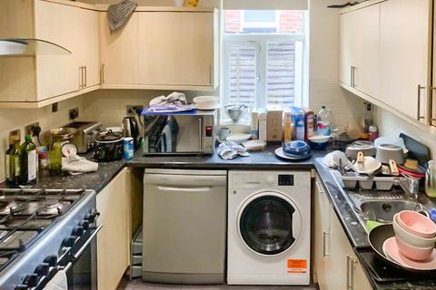 6 bedroom semi-detached house to rent, Leighbrook Road, Manchester, Greater Manchester, M14