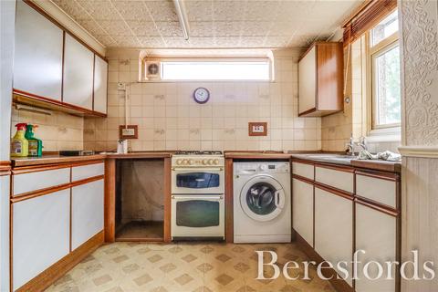 10 Clematis Close, Romford, RM3 8JL