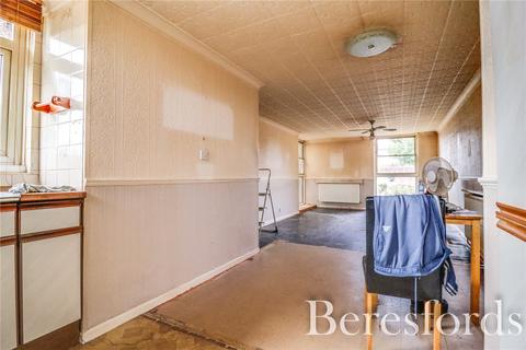 10 Clematis Close, Romford, RM3 8JL
