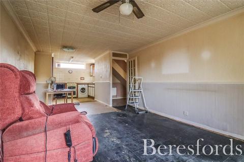 10 Clematis Close, Romford, RM3 8JL