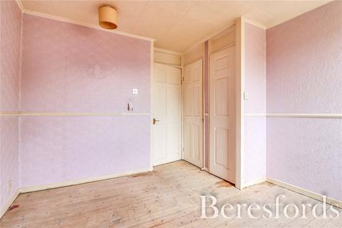 10 Clematis Close, Romford, RM3 8JL