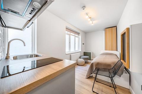 Studio to rent, 5 Queen's Gardens, London W2