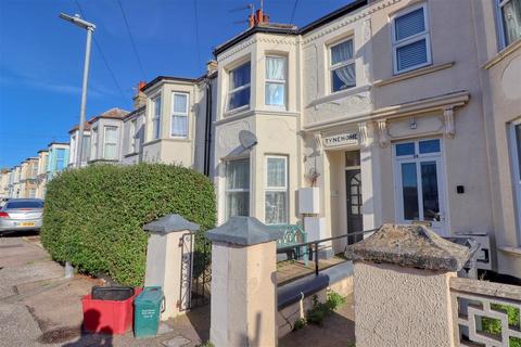 Flat 1, 28 Beach Road, Clacton-on-sea, CO15 1UE