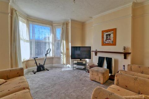 Flat 1, 28 Beach Road, Clacton-on-sea, CO15 1UE
