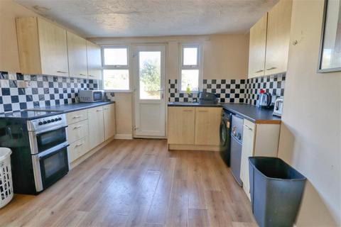 Flat 1, 28 Beach Road, Clacton-on-sea, CO15 1UE