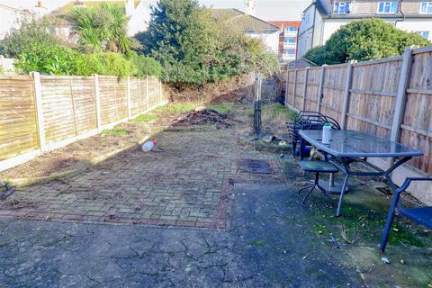 Flat 1, 28 Beach Road, Clacton-on-sea, CO15 1UE