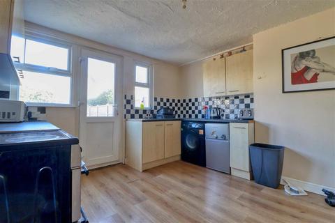 Flat 1, 28 Beach Road, Clacton-on-sea, CO15 1UE