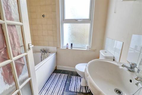 Flat 1, 28 Beach Road, Clacton-on-sea, CO15 1UE