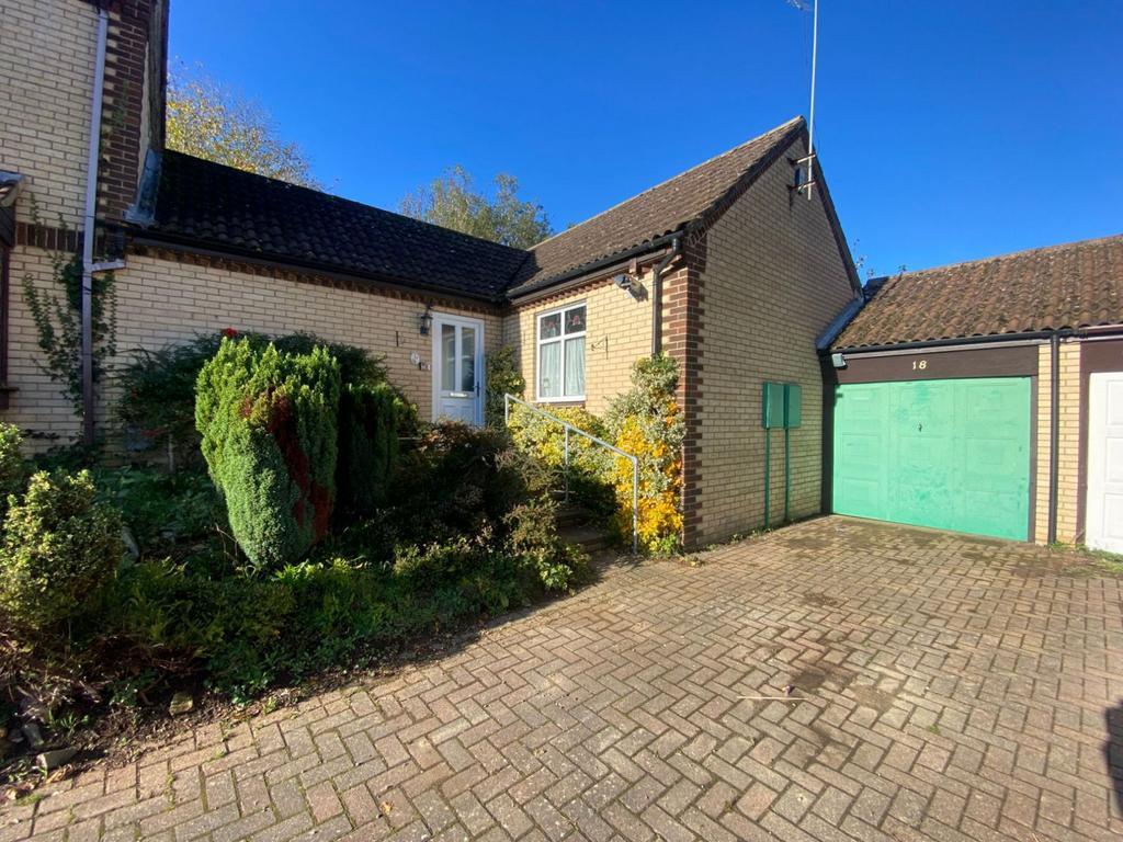 Hall Piece Close, Ecton Brook, Northampton NN3 5LD 2 bed semidetached