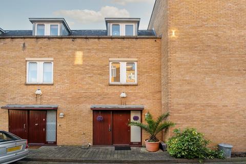 3 bedroom terraced house to rent, Rosemont Road, Hampstead, NW3