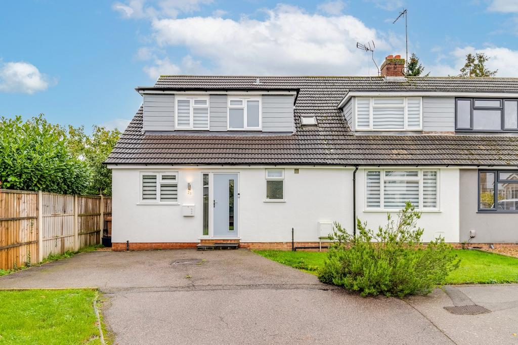 Sayer Way, Knebworth, Hertfordshire, SG3 4 bed semidetached house for