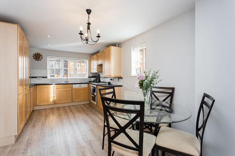 24 Winter Gardens, Crawley, RH11 8RB
