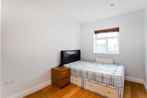 4 bedroom apartment to rent, Camden Road,, London,, N7