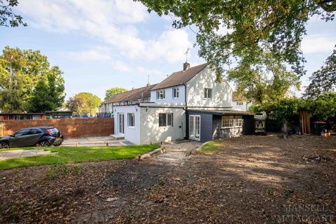 4 bedroom end of terrace house for sale - Crawley, Crawley RH11