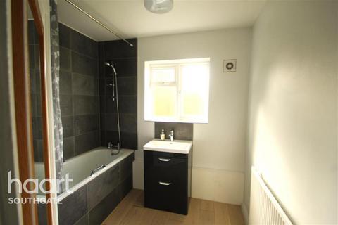 2 bedroom flat to rent, Chase Side, N14