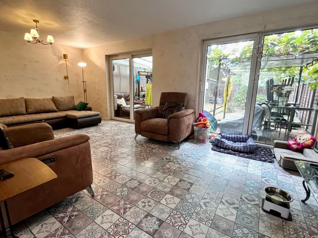 Lounge/dining room