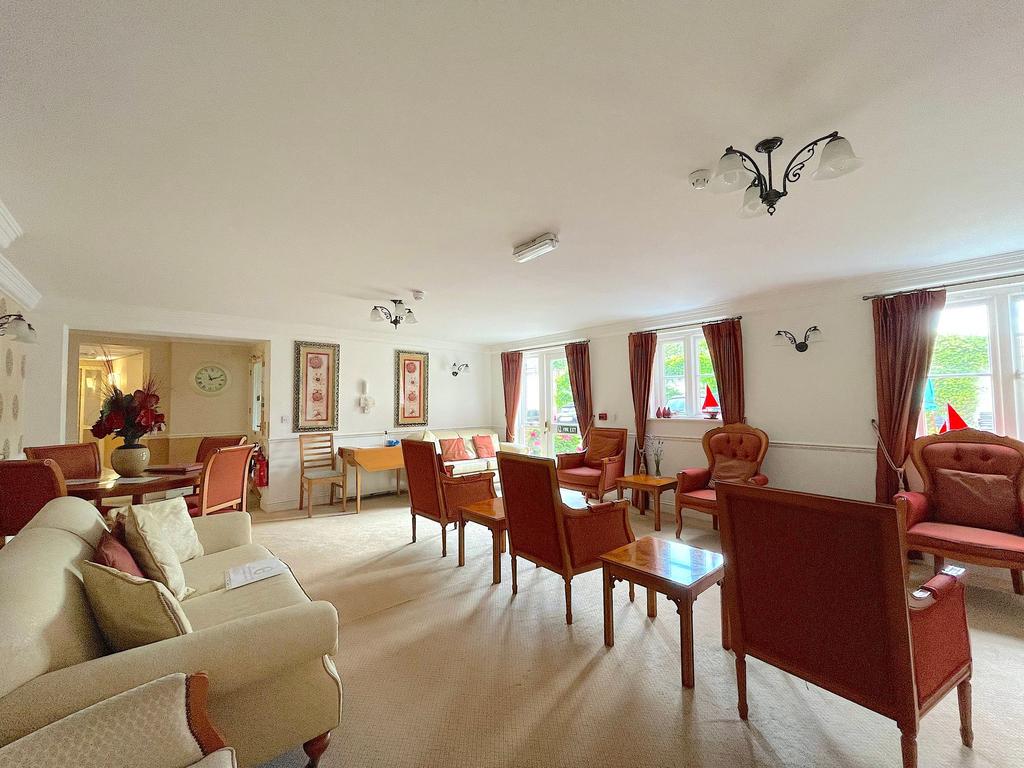 Communal Lounge (4)