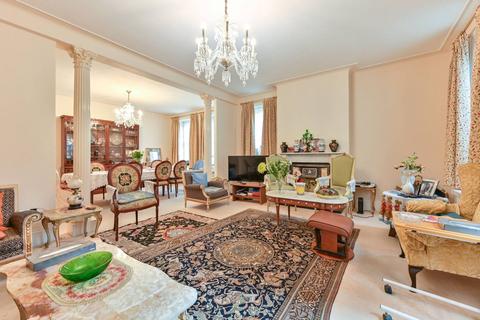 4 bedroom flat for sale, Bedford Walk, Holland Park, London, W8