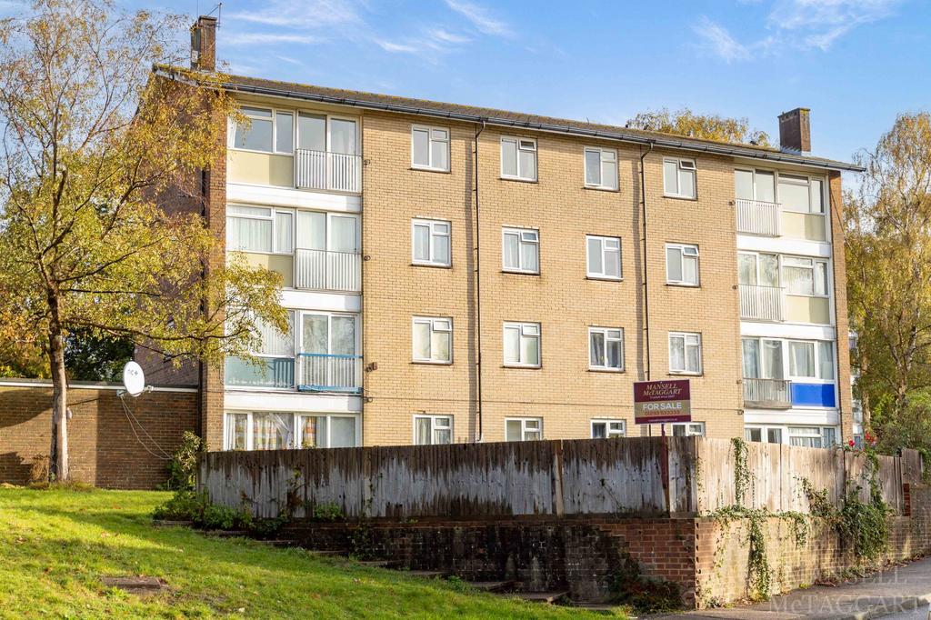 Crawley, Crawley RH11 2 bed apartment for sale £205,000