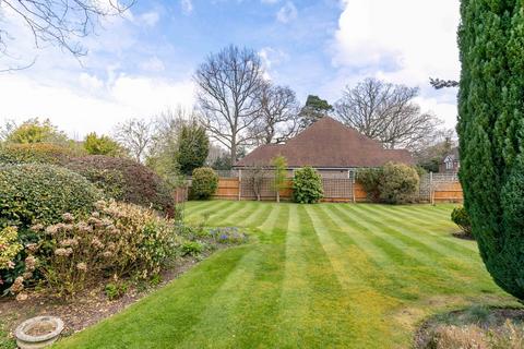 5 bedroom detached house for sale, Borers Arms Road, Crawley RH10