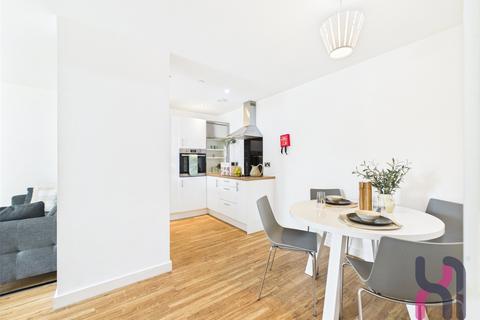 3 bedroom flat to rent, Media City, Michigan Point Tower A,, 9 Michigan Avenue, Salford, M50