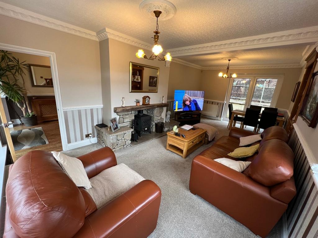 Buckland Drive Pentre Pentre 3 bed detached house for sale £295,000