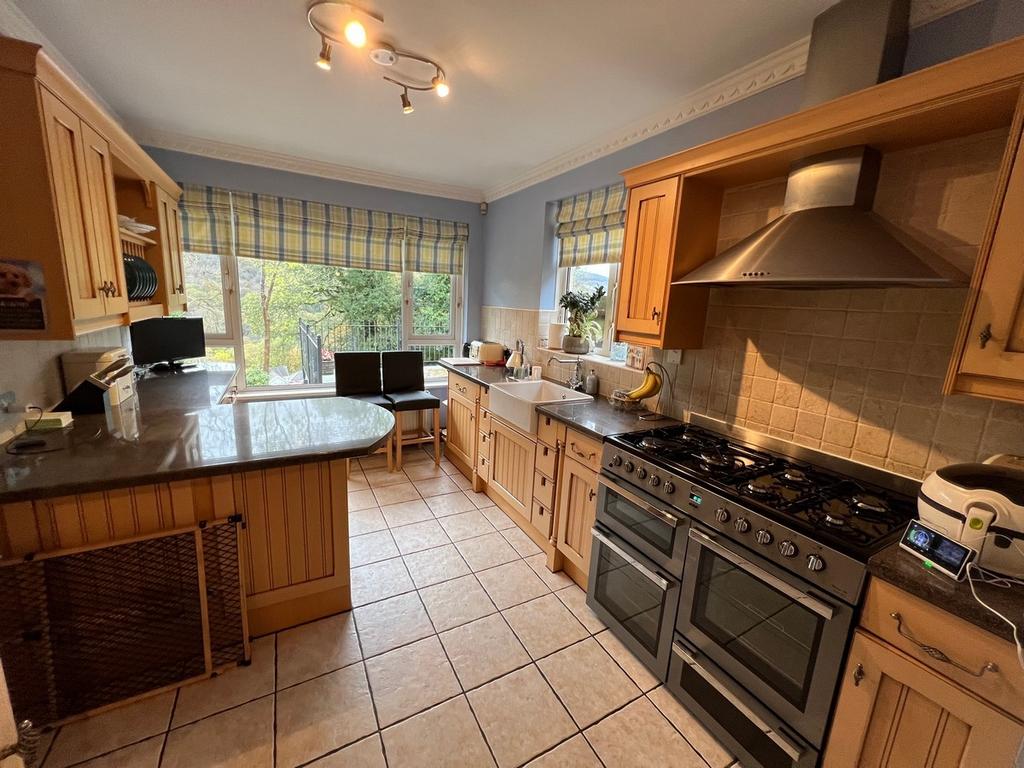 Buckland Drive Pentre Pentre 3 bed detached house for sale £295,000