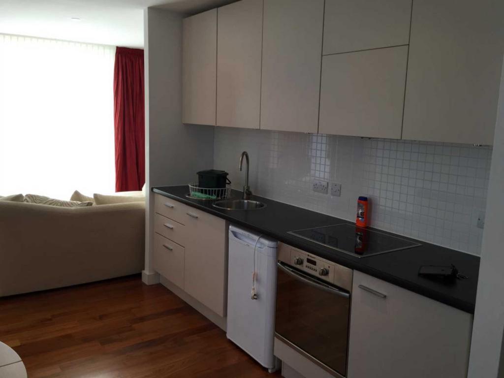 Admiral House, Newport Road, Cardiff 1 bed flat to rent £1,000 pcm (£
