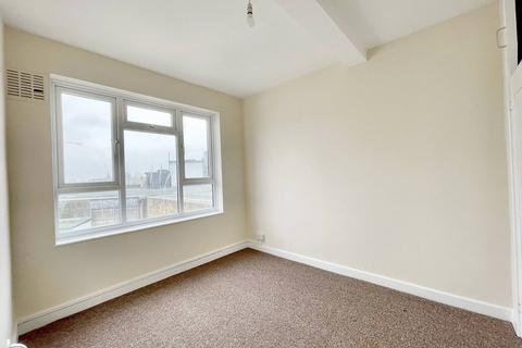 2 bedroom flat to rent, Terminus Road, Eastbourne BN21