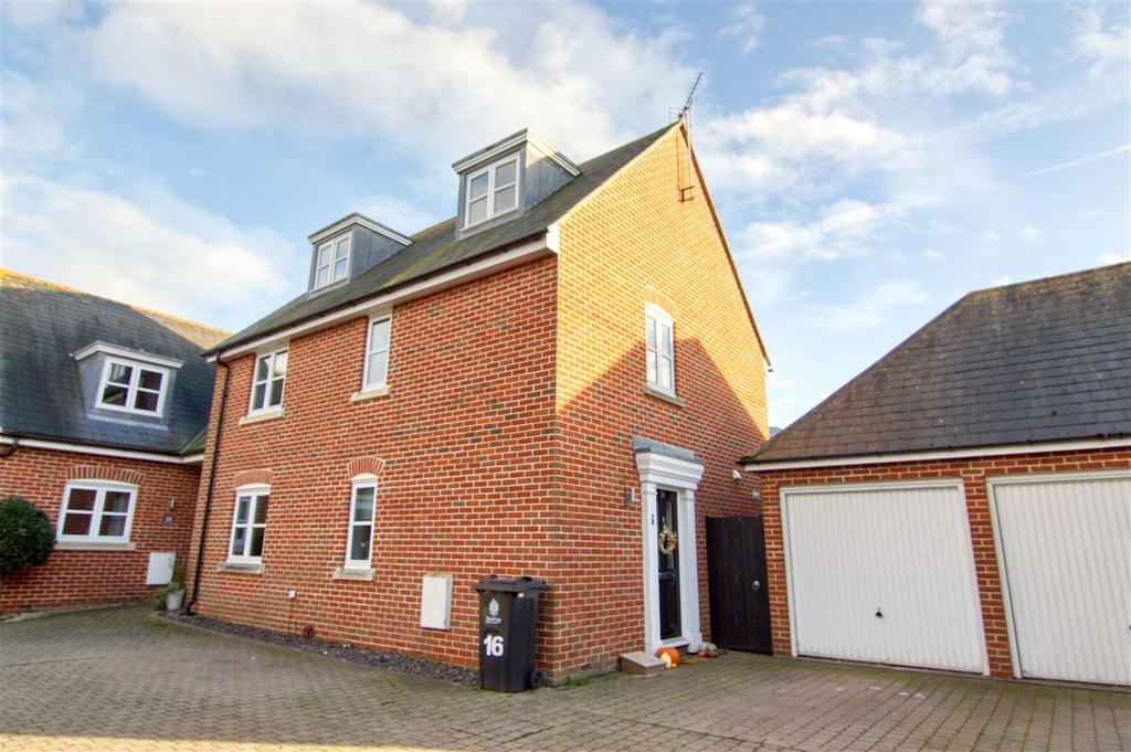 Brightlingsea CO7 4 bed detached house for sale £370,000