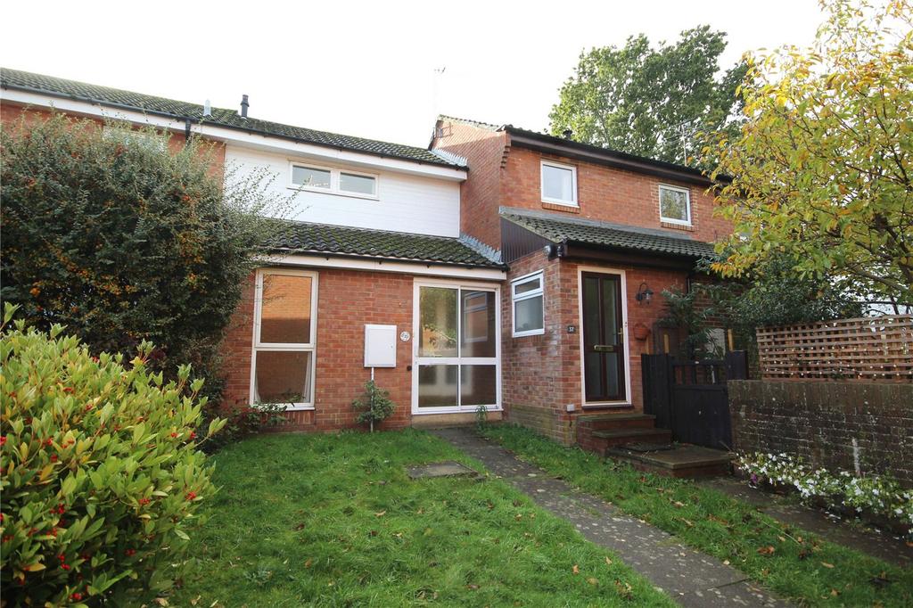 King Arthur Close, Cheltenham... 3 bed terraced house £1,300 pcm (£