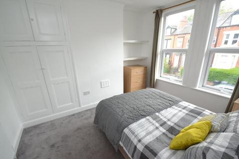 4 bedroom terraced house to rent, Cliff Mount, Woodhouse, Leeds, LS6