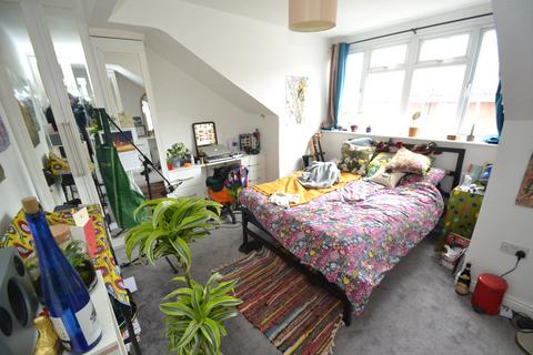 undefined, Cliff Mount, Woodhouse, Leeds, LS6