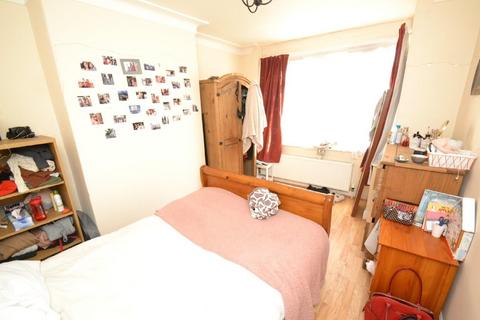 3 bedroom end of terrace house to rent, Kelso Gardens, Hyde Park, Leeds, LS2