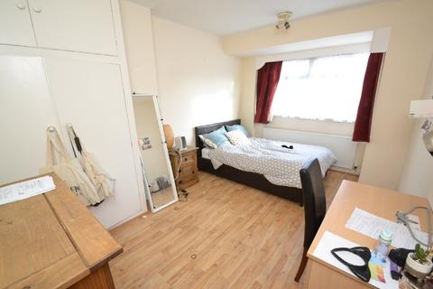 3 bedroom end of terrace house to rent, Kelso Gardens, Hyde Park, Leeds, LS2