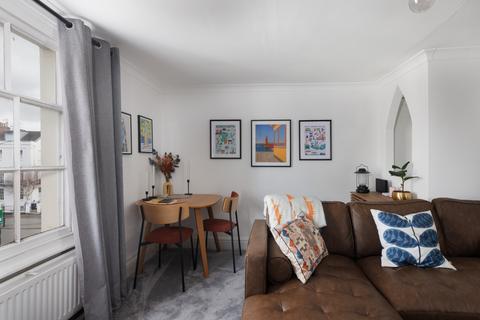 2 bedroom flat for sale, Portland Place West, Leamington Spa, CV32 5EU