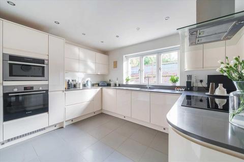 4 bedroom detached house for sale - The Willows, Oakley