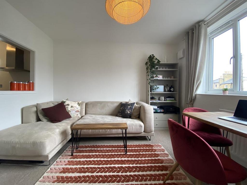 Dulwich Road, Herne Hill, London, SE24 1 bed flat £1,400 pcm (£323 pw)
