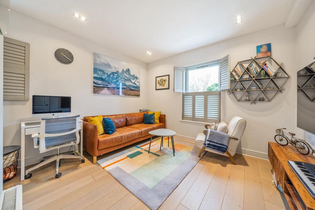 Culverden Road, Balham 2 bed flat for sale £600,000